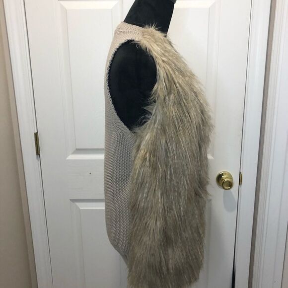 Sebby Collection faux fur vest size medium - Picture 8 of 8